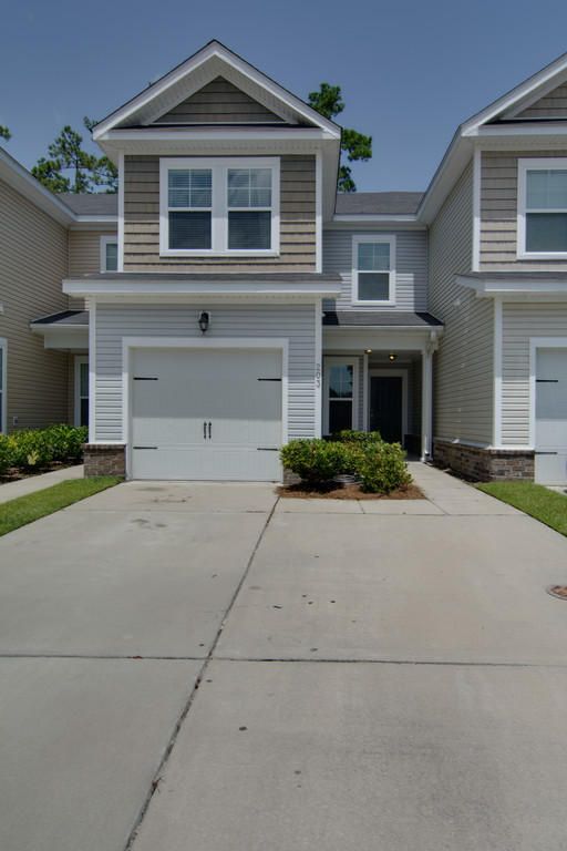 203 S Lamplighter Ln, Summerville, SC 29483
