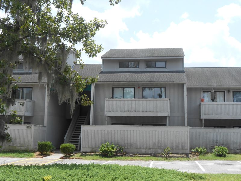 303 Greenmeadow Dr, Goose Creek, SC 29445