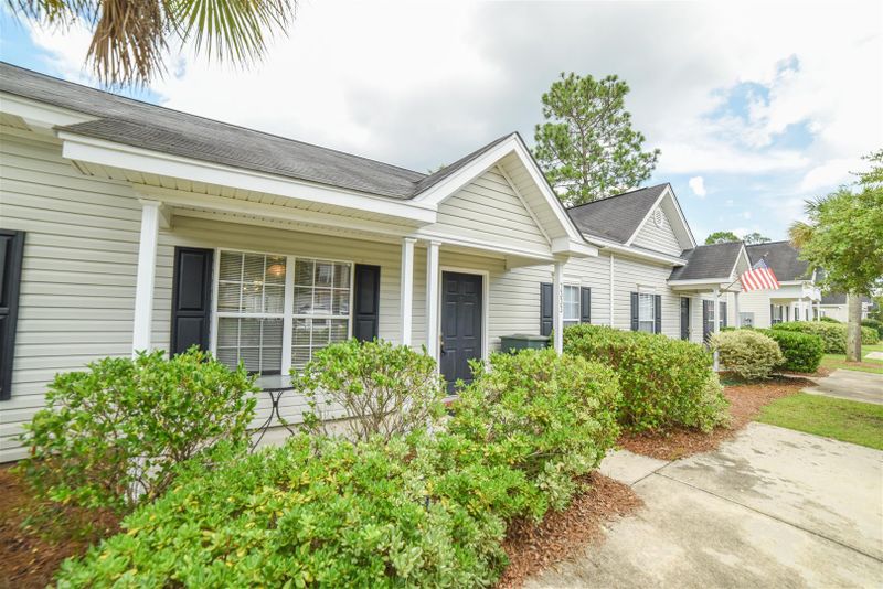 7333 Suncatcher Dr, Hanahan, SC 29410