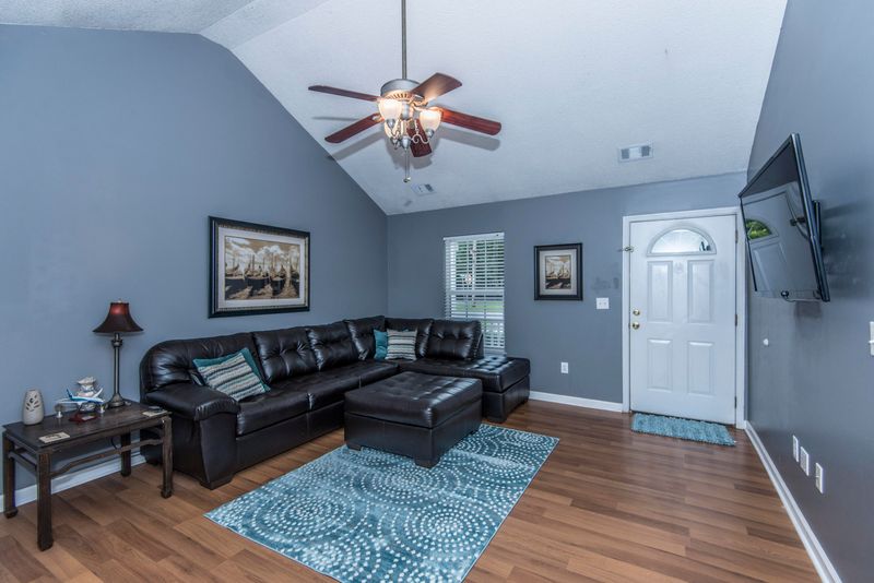 1704 Tomoka Dr, Charleston, SC 29407