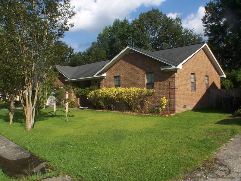 440 Fox Hunt Rd, Goose Creek, SC 29445
