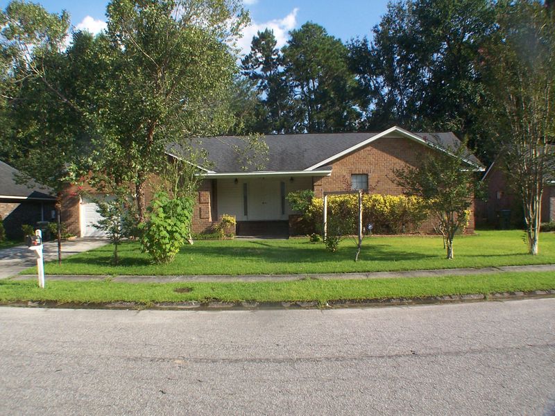 440 Fox Hunt Rd, Goose Creek, SC 29445