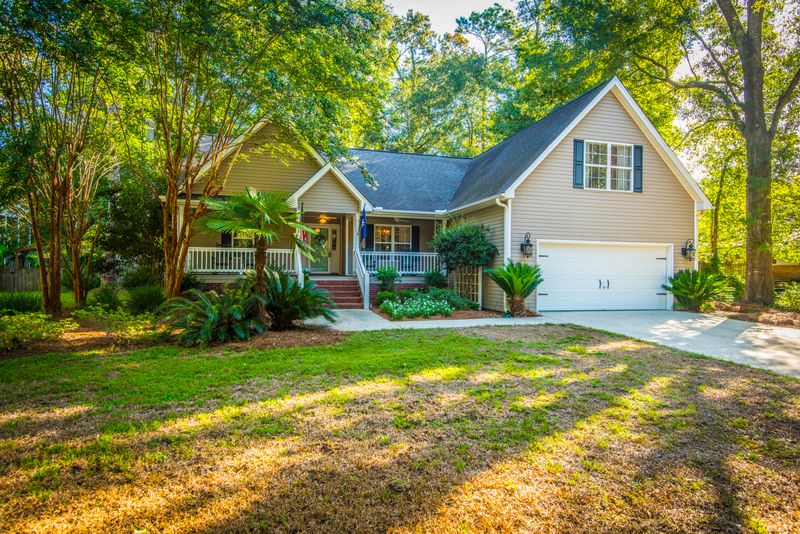 111 B Live Oak Rd, Summerville, SC 29485