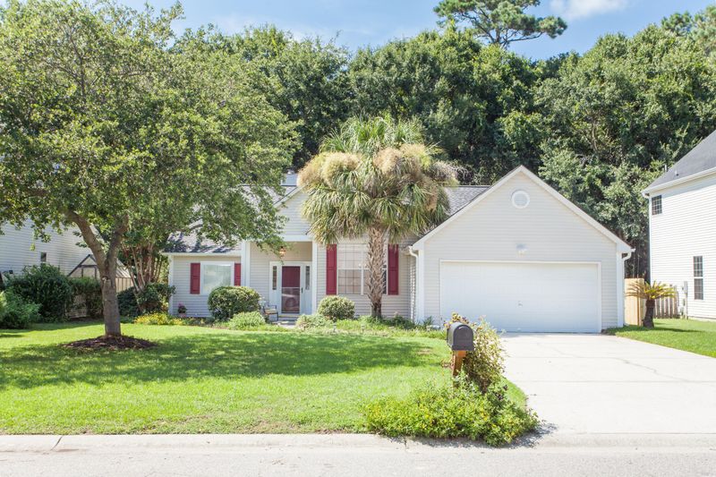 2086 Country Manor Dr, Mount Pleasant, SC 29466