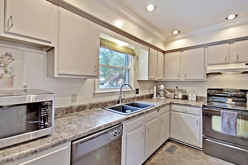 3272 Starlett, North Charleston, SC 29420