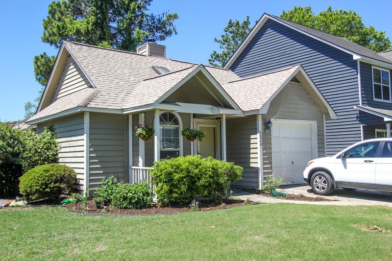 1320 Llewellyn Rd, Mount Pleasant, SC 29464