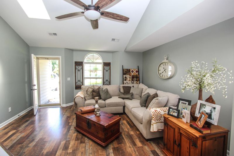 1320 Llewellyn Rd, Mount Pleasant, SC 29464