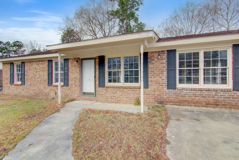 101 Dogwood Hill Dr, Goose Creek, SC 29445