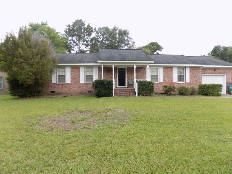 123 Sandtrap Rd, Summerville, SC 29483