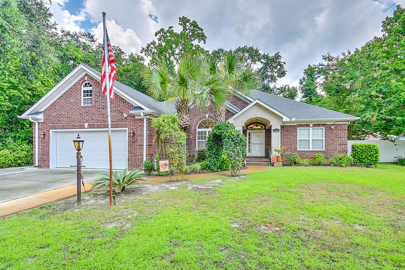 1352 Iroquois St, North Charleston, SC 29405