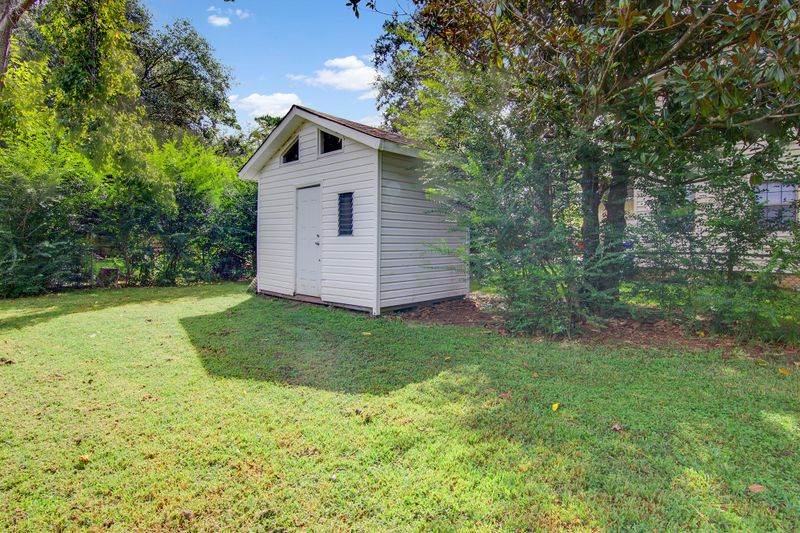 1779 Dogwood Rd, Charleston, SC 29414
