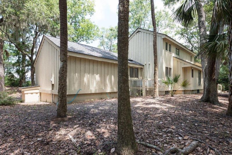 2586 Seabrook Island Rd, Johns Island, SC 29455