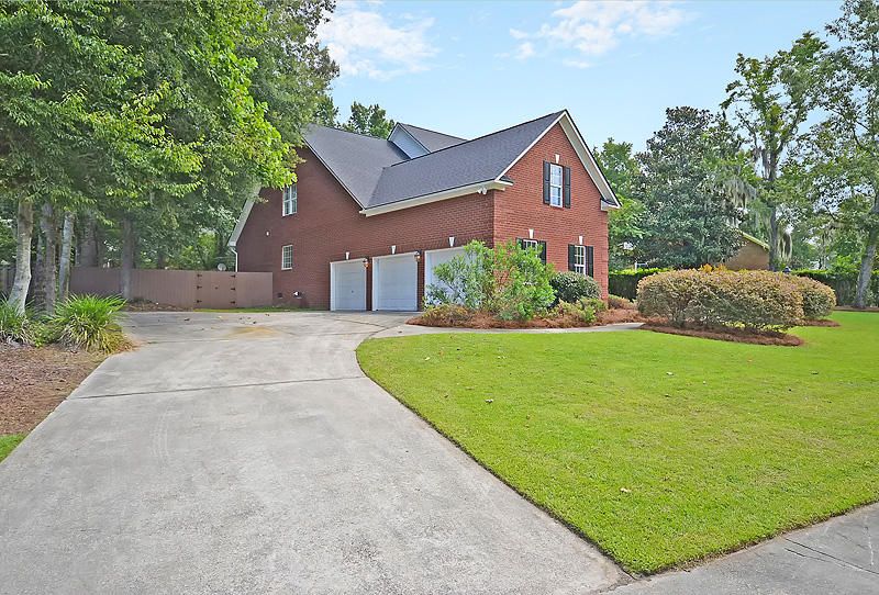 135 Loganberry Cir, Goose Creek, SC 29445