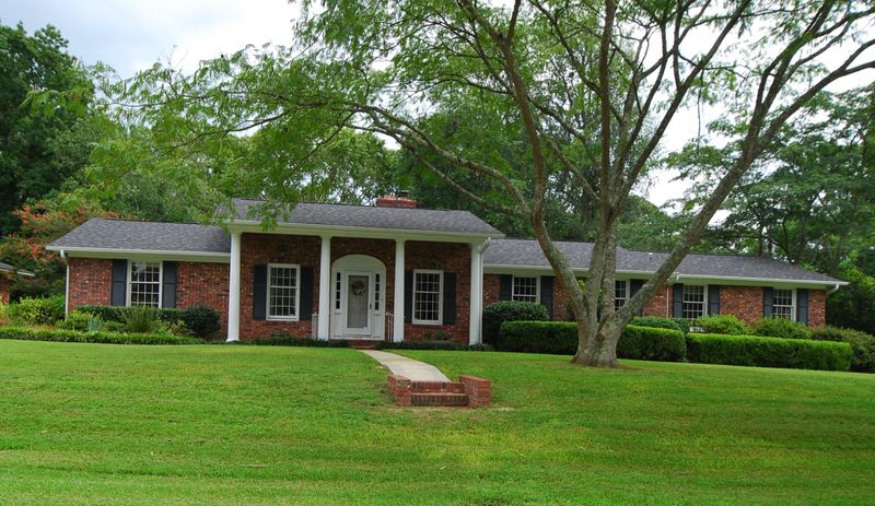 1002 Wheeler Dr, Hanahan, SC 29410