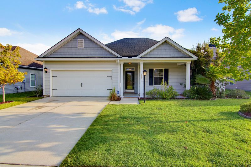 304 Hathaway Dr, Goose Creek, SC 29445