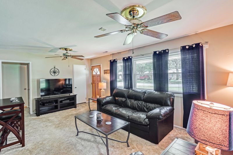 1218 Hawthorne Dr, Hanahan, SC 29410