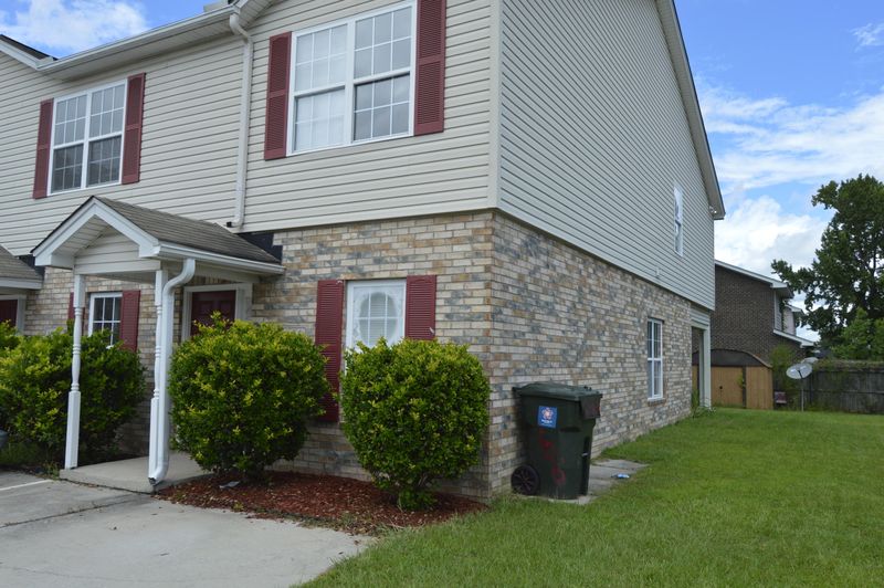 106 Pineshadow Dr, Goose Creek, SC 29445