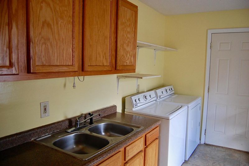 7253 Tanglewood Dr, North Charleston, SC 29418