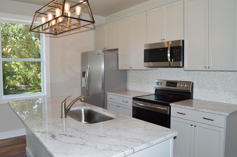 1979 Central Park Rd, Charleston, SC 29412