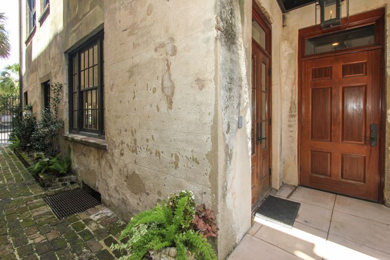 12 State St, Charleston, SC 29401