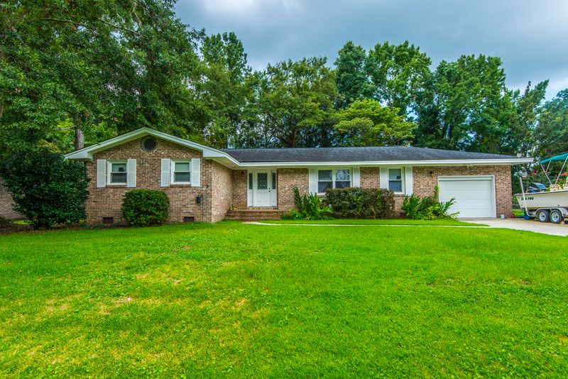 2459 Swallow Dr, Charleston, SC 29414