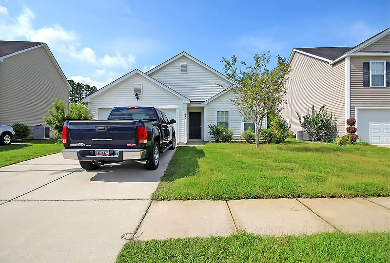 136 Wildberry Ln, Goose Creek, SC 29445