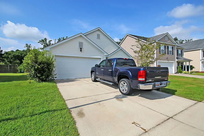 136 Wildberry Ln, Goose Creek, SC 29445