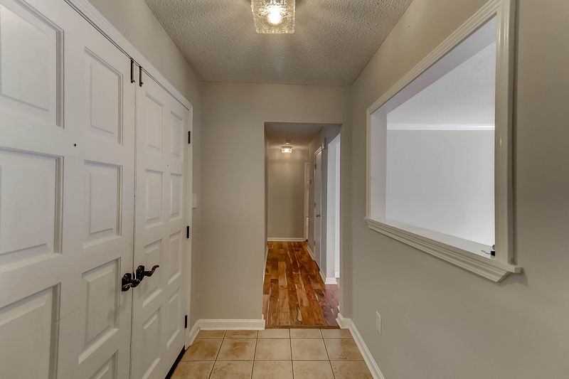 811 Farnham Rd, Charleston, SC 29412