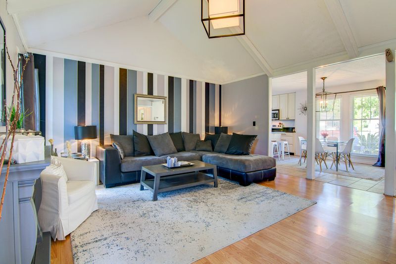 303 Longstreet St, Summerville, SC 29483