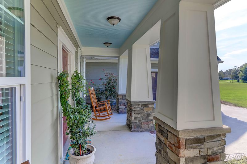1099 Barnyard Rd, Bonneau, SC 29431