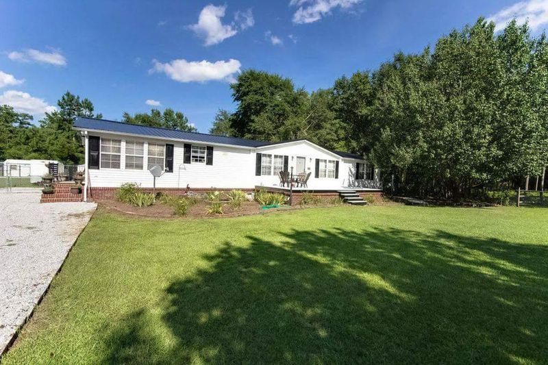 266 Albacore Rd, Bonneau, SC 29431