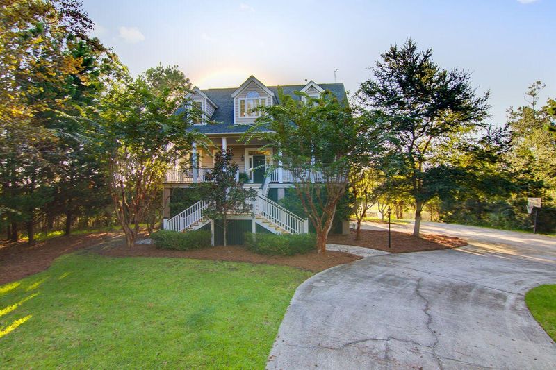 370 Commonwealth Rd, Mount Pleasant, SC 29466