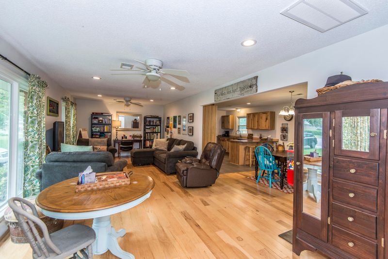 6028 Meadowcliff Ave, Hanahan, SC 29410