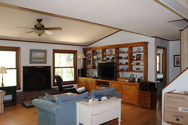 3319 Palmetto Blvd, Edisto Island, SC 29438