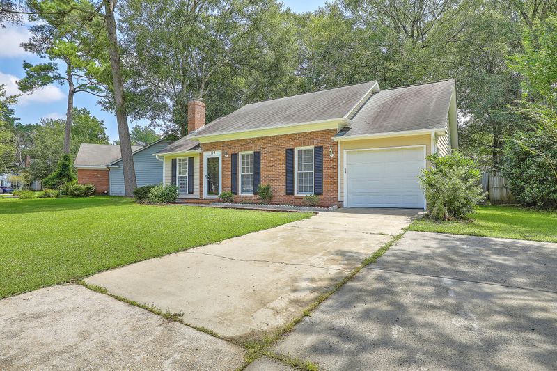 119 Towne Square Rd, Summerville, SC 29485
