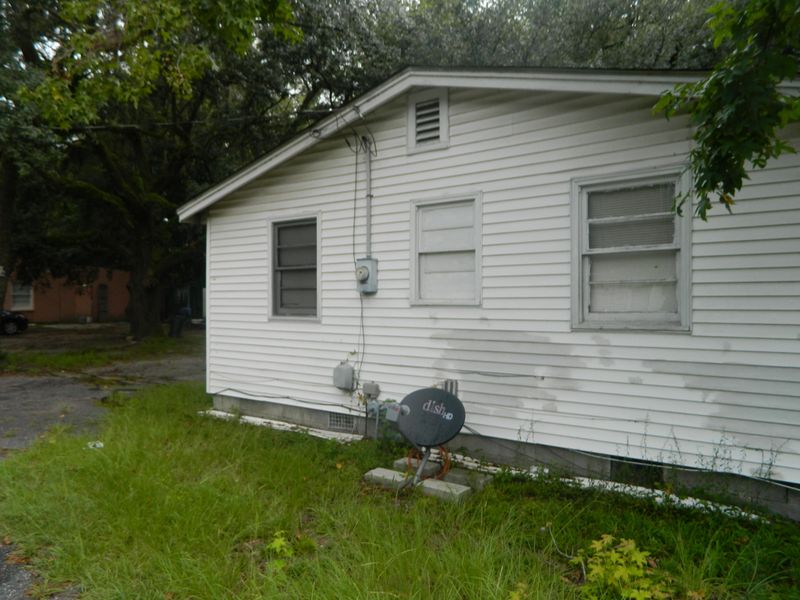 5745 Murray Dr, Hanahan, SC 29410