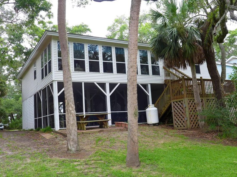 1106 Jungle Rd, Edisto Beach, SC 29438