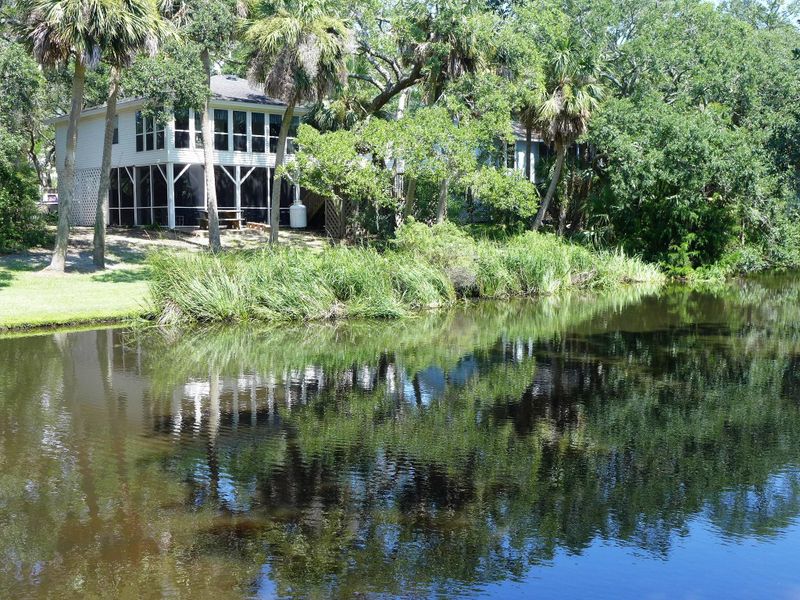1106 Jungle Rd, Edisto Beach, SC 29438