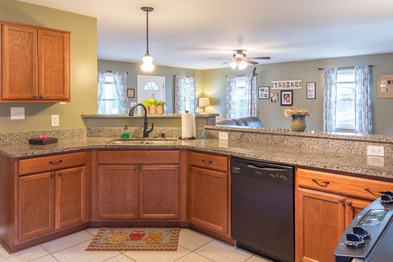 125 Limehouse Dr, Ladson, SC 29456