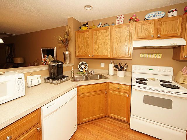 7970 Shadow Oak Dr, North Charleston, SC 29406