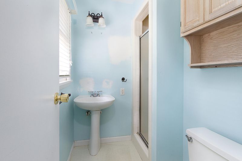 1133 Brigantine Dr, Charleston, SC 29412