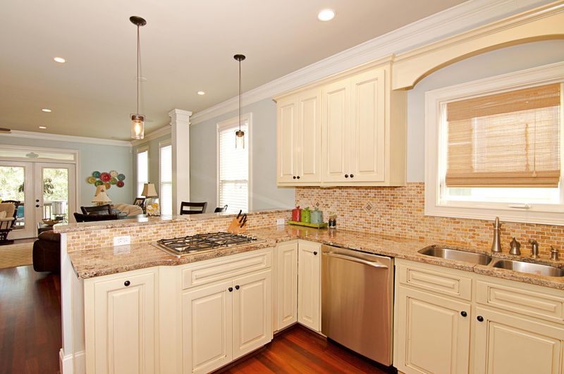 3012 S Shore Dr, Charleston, SC 29407