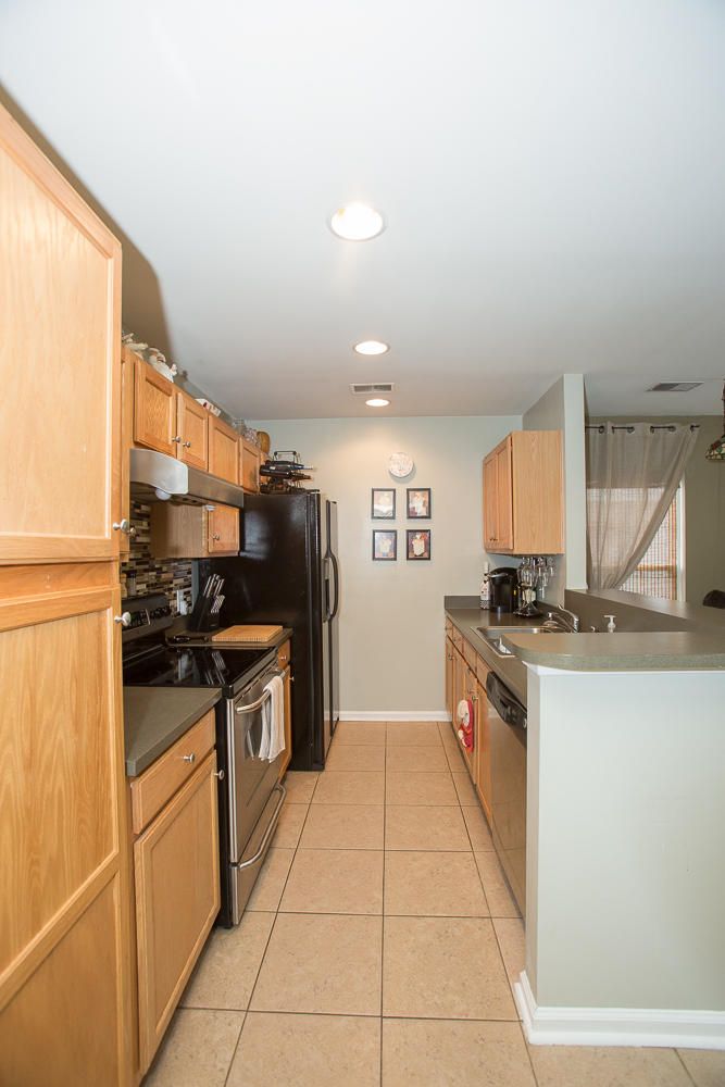 185 Wildberry Ln, Goose Creek, SC 29445