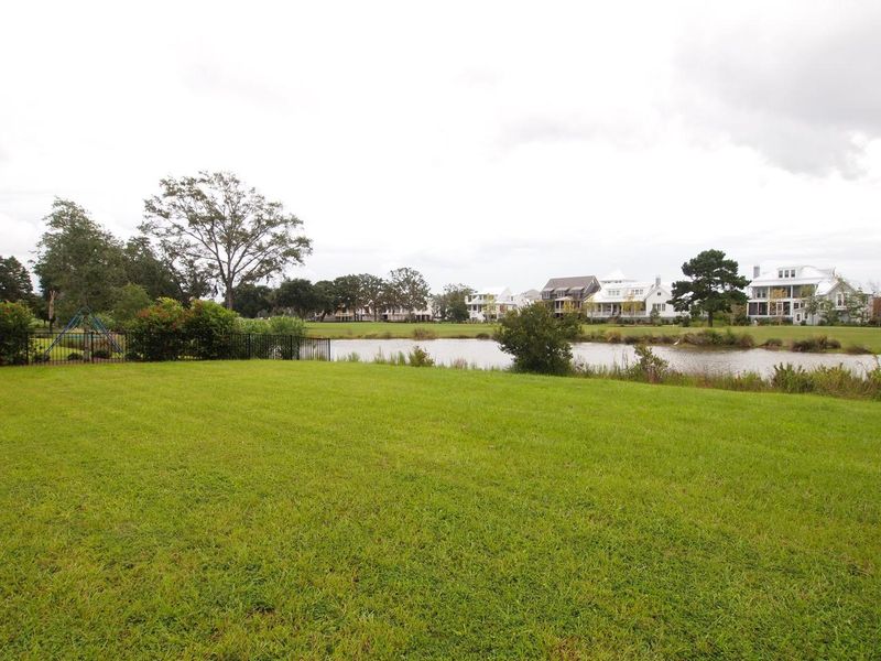 335 Lesesne St, Charleston, SC 29492