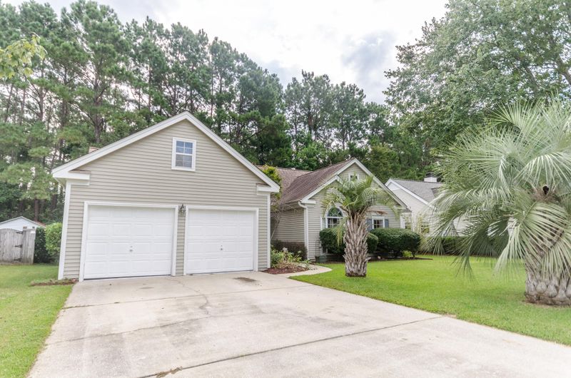 107 Isherwood Dr, Goose Creek, SC 29445