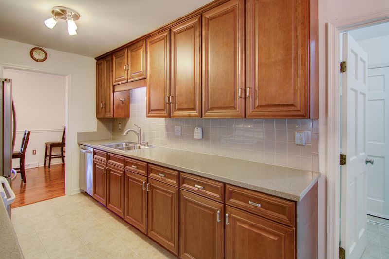 1542 Longview Rd, Mount Pleasant, SC 29464