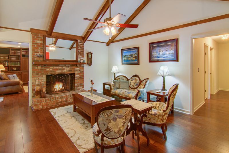 1542 Longview Rd, Mount Pleasant, SC 29464