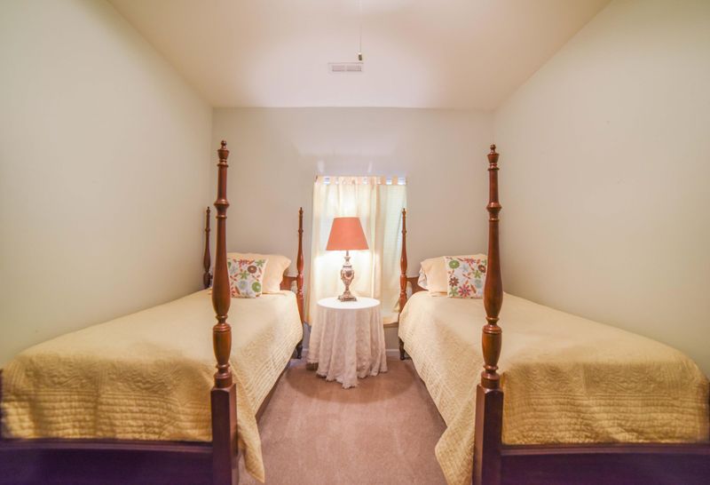 116 Summer View Rd, Summerville, SC 29483