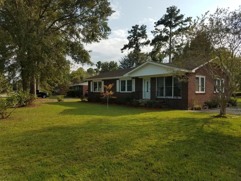 400 Pineview Dr, Goose Creek, SC 29445