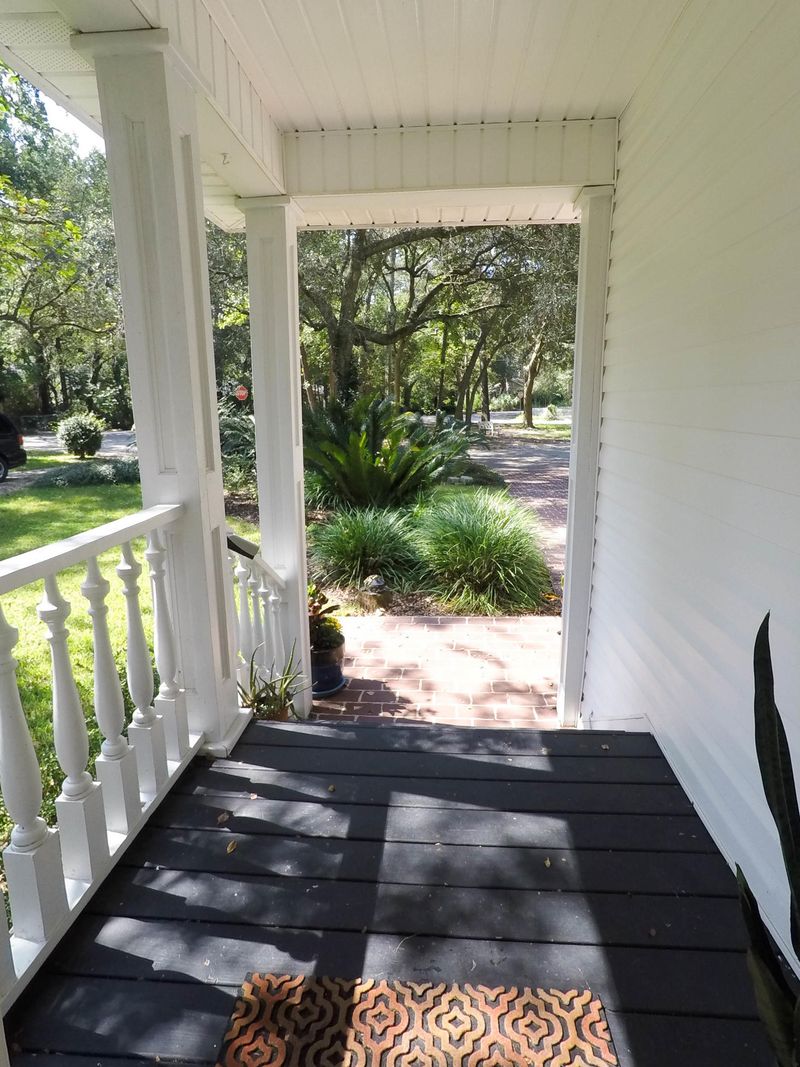 4 Latham Cir, Charleston, SC 29407